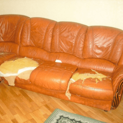 Перетяжка дивана кожзамом